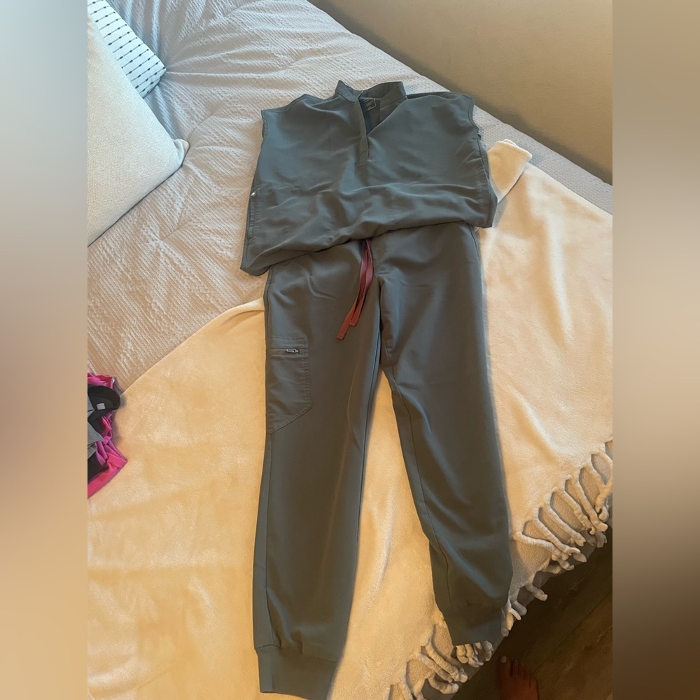 Figs Women Set - Charcoal